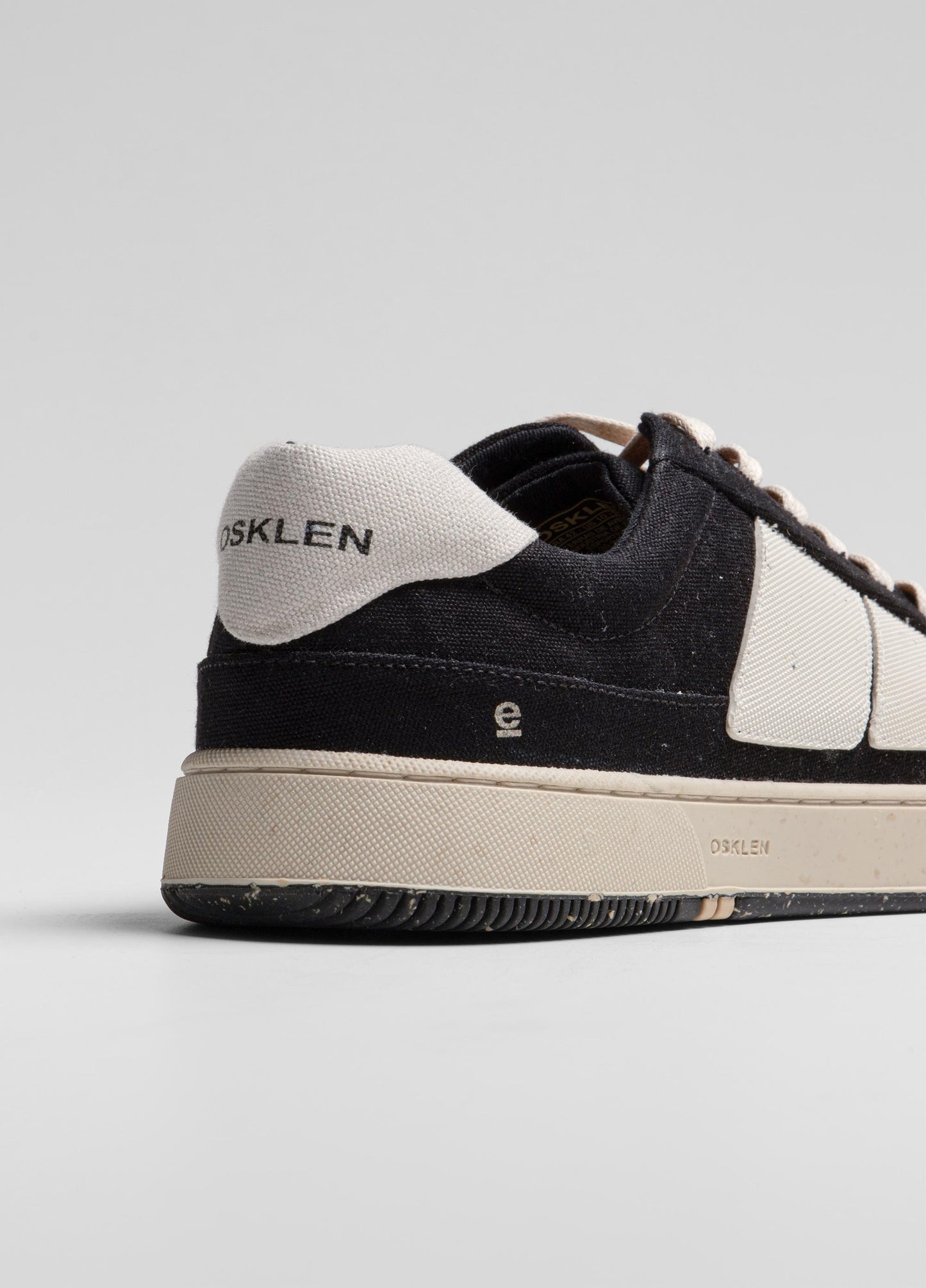 Sneaker Lona AG